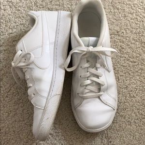 Nike Shoes - White nike sneakers Nike Shoes - White nike sneakers